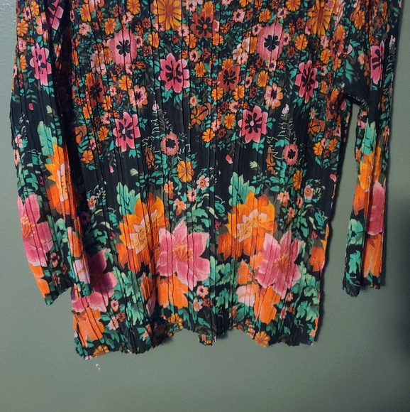 Bellisimo New York Floral top - Picture 2 of 3